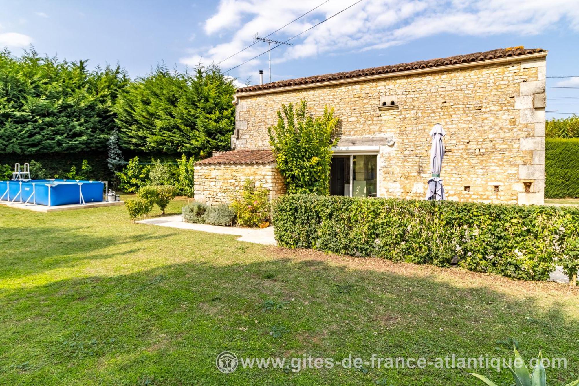 Gite " Les Tourterelles" Thaims Exterior photo